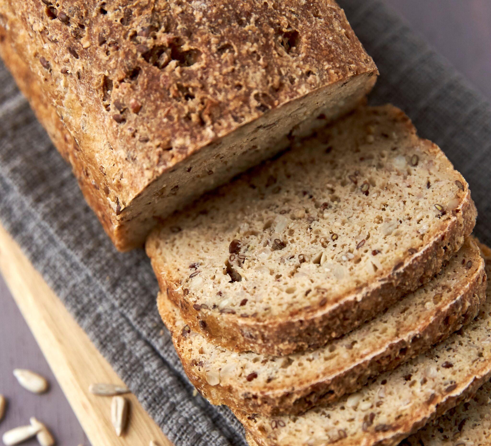 Groft surdejsbrød Glutenfrit surdejsbrød fra Knæk Koden til Glutenfrit Brød